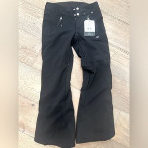 Girls Obermeyer ski pants. Never worn.